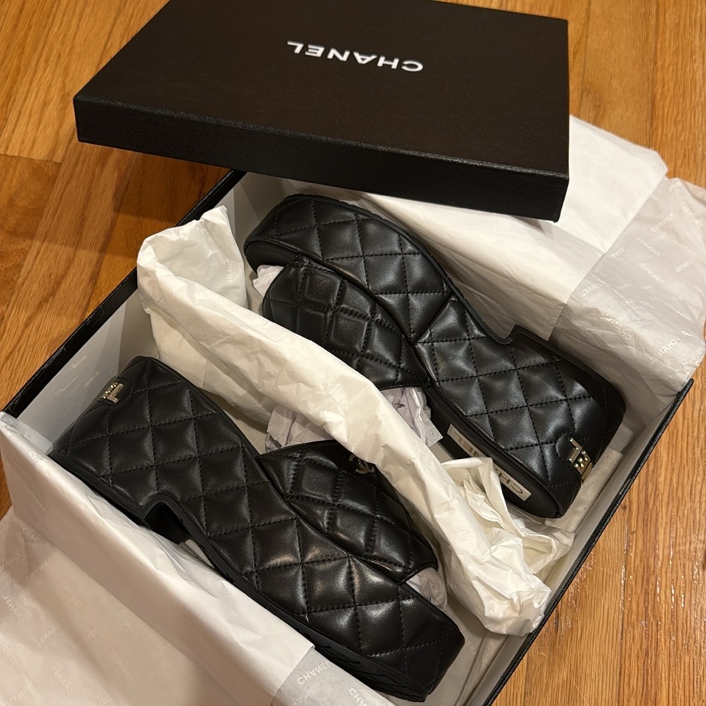 CHANEL DAD Sandals Quilted leather CC LOGO Mules slides size 40 - Picture 17 of 17